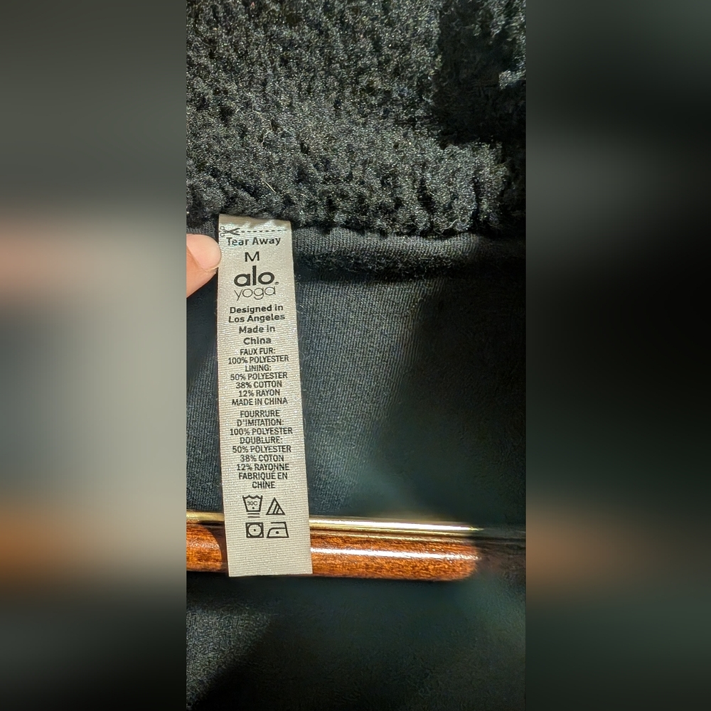 ALO Yoga Black Sherpa  Jacket - Picture 11 of 11